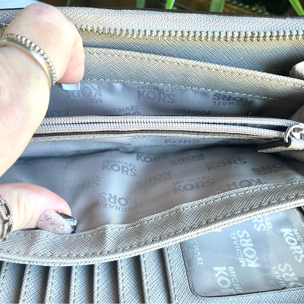 Michael Kors Large Jet Set Continental zip around travel wallet dove gray - Picture 10 of 14